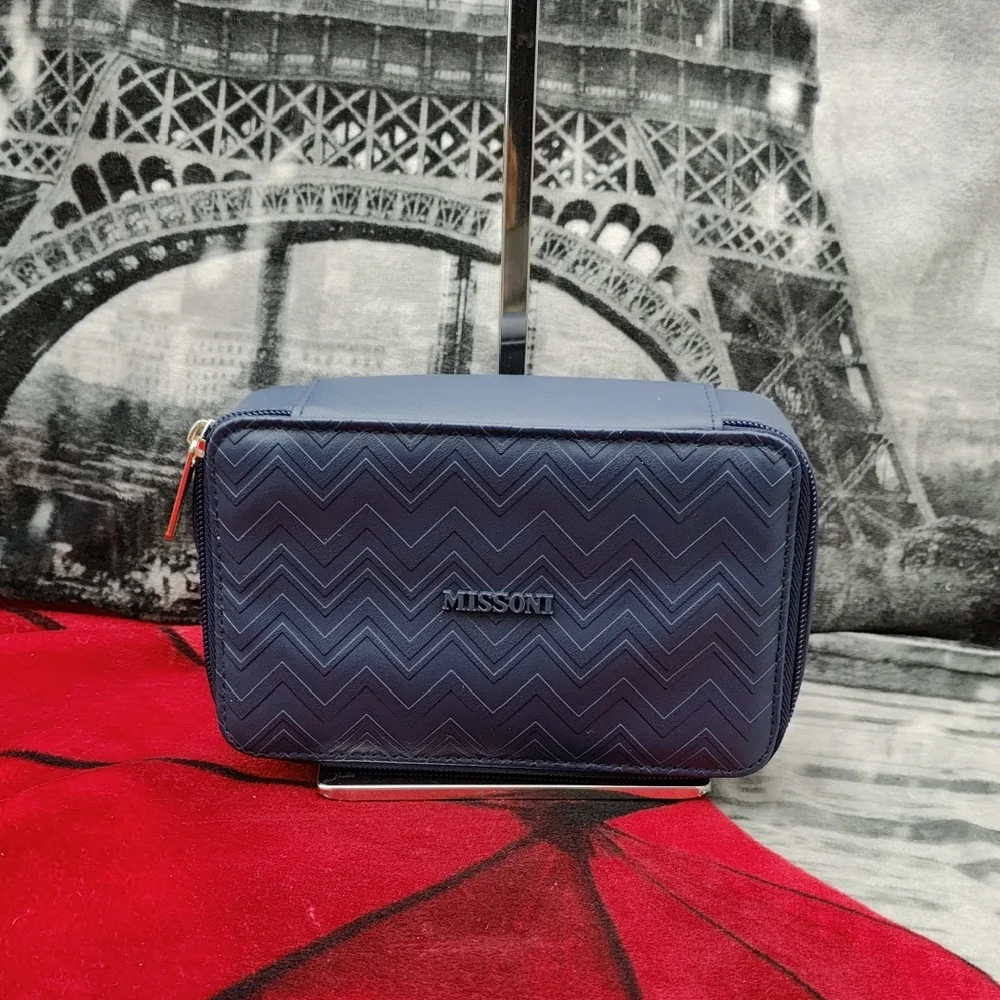 DELTA AIRLINES ONE by MISSONI amenity kit  cosmetic Bag